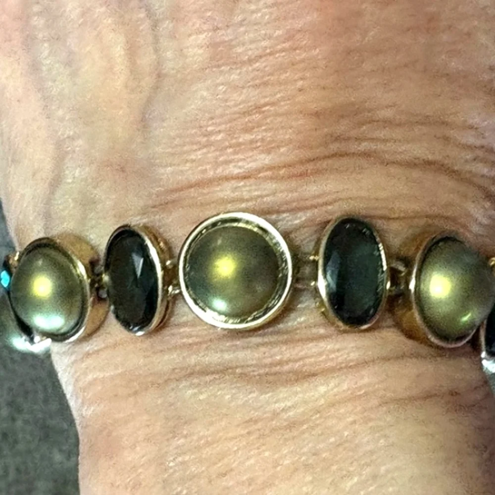 MONET VINTAGE ROUND OLIVE GREEN AND OVAL BLACK GLASS GOLD-TONE 7.5